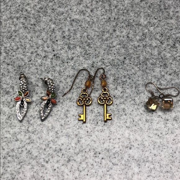 Jewelry - Trio of earrings